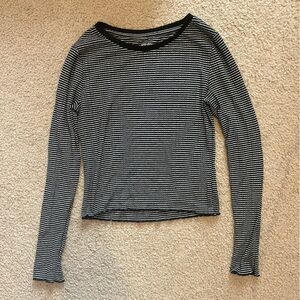 Aeropostale Women’s Long Sleeve Tee size L, black/white striped
